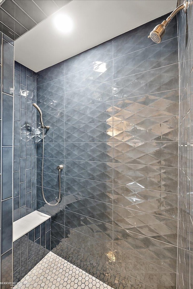 bathroom featuring tiled shower