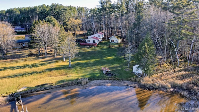 bird's eye view featuring a wooded view