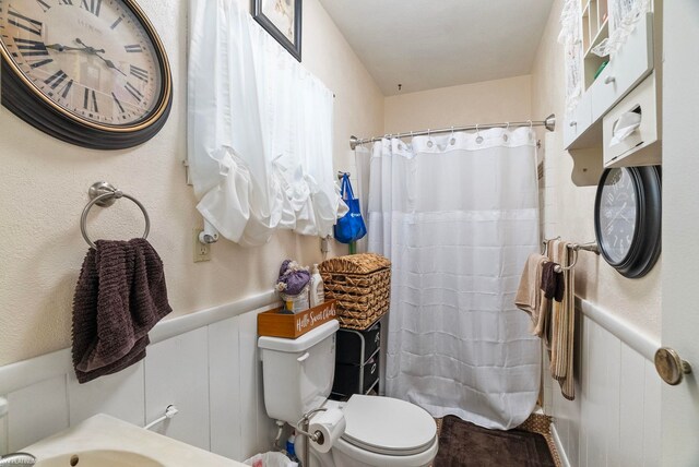 bathroom featuring sink and toilet