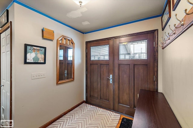 foyer featuring plenty of natural light and baseboards