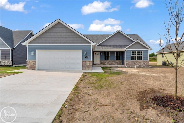 craftsman house featuring a garage