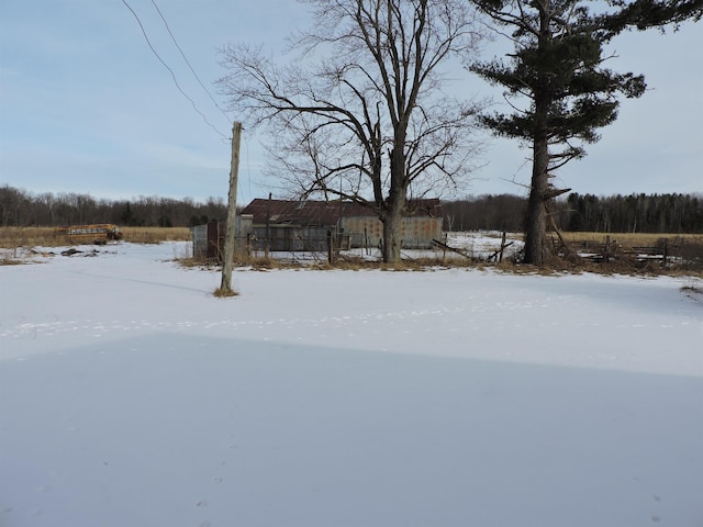 view of yard layered in snow