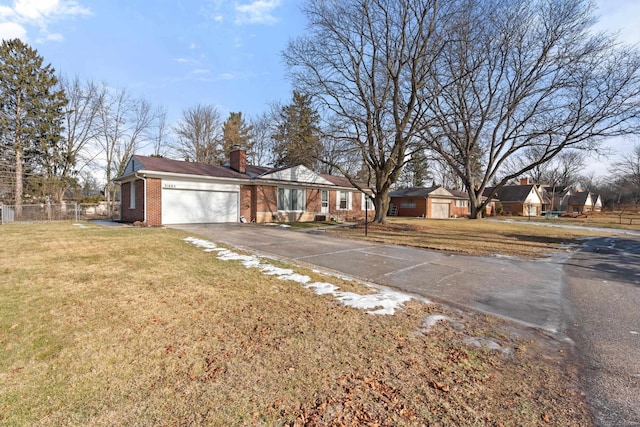 view of front of home featuring a garage and a front yard