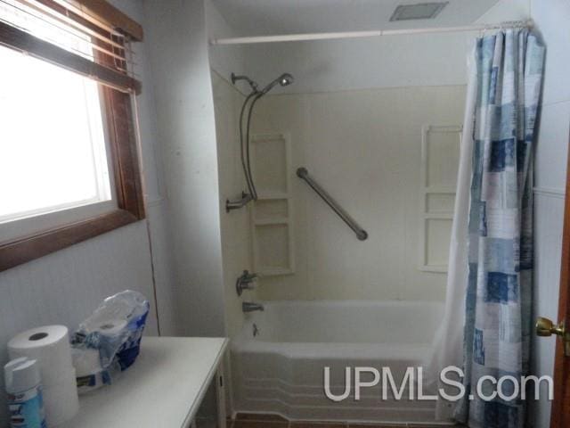 bathroom with shower / bathtub combination with curtain