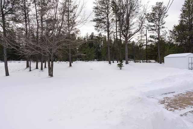 view of yard layered in snow