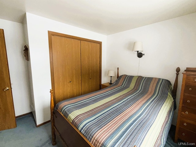 bedroom with carpet flooring and a closet