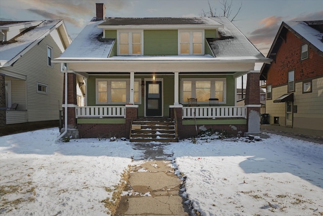 view of front of property featuring a porch