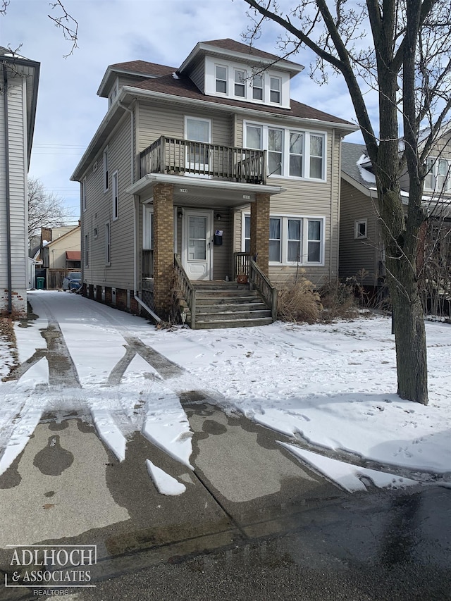 view of front of home featuring a balcony