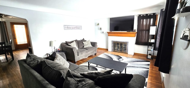 living room featuring hardwood / wood-style flooring and ceiling fan