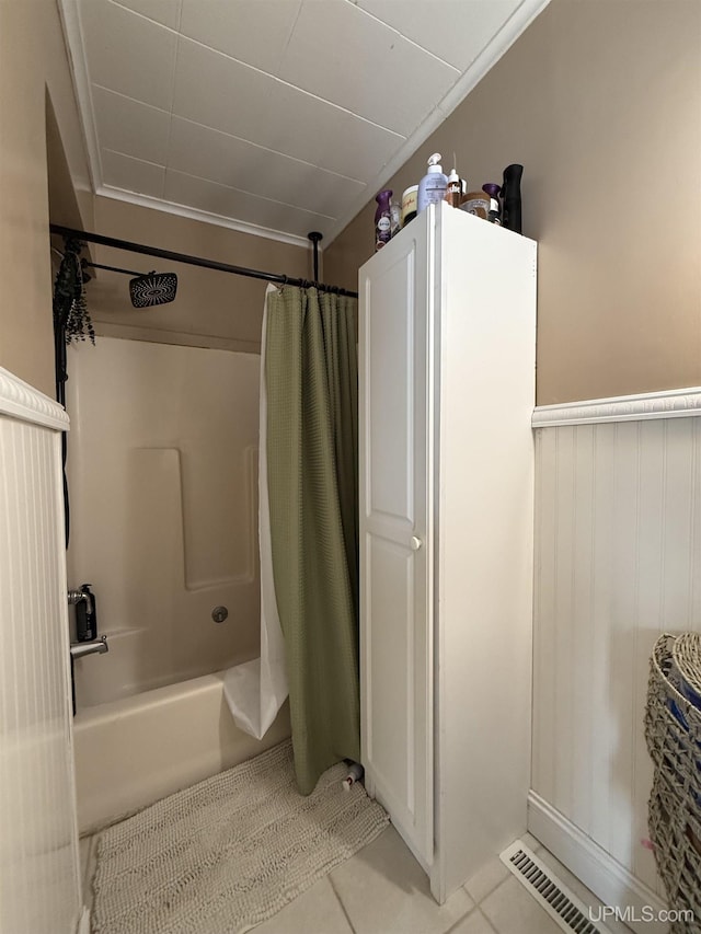 bathroom featuring tile patterned floors and shower / bath combo