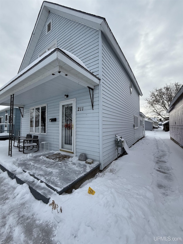 view of front of house with covered porch