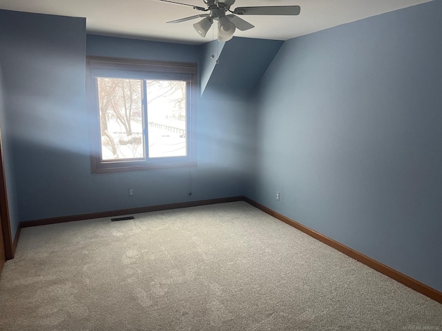 carpeted empty room featuring ceiling fan