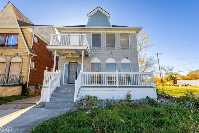 view of front facade with a balcony