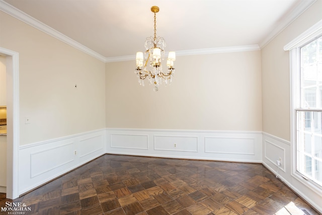 spare room with crown molding, a notable chandelier, and dark parquet floors