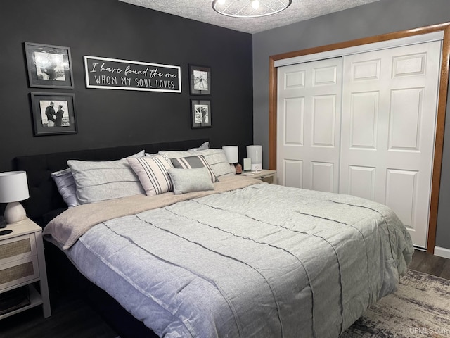 bedroom featuring dark hardwood / wood-style floors, a closet, and a textured ceiling