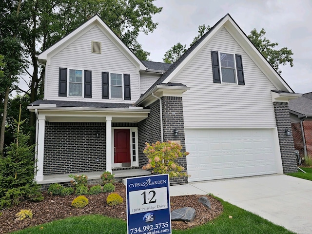 view of front property featuring a garage