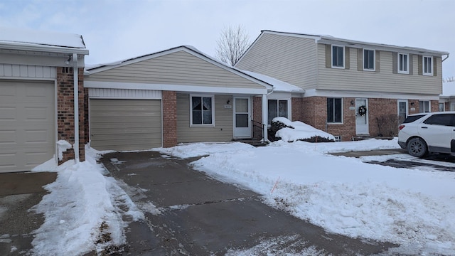 view of front facade featuring a garage