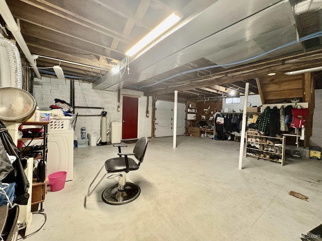 basement featuring washing machine and clothes dryer