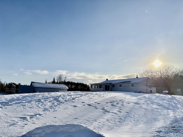 view of yard layered in snow