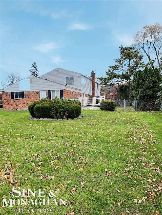 view of yard featuring fence