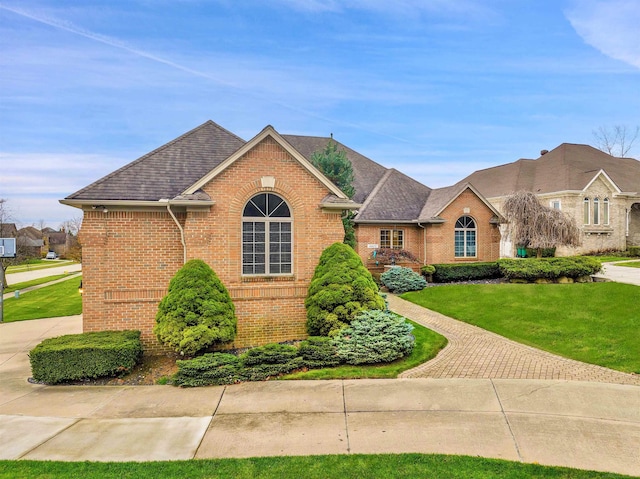 view of front of property with a front yard