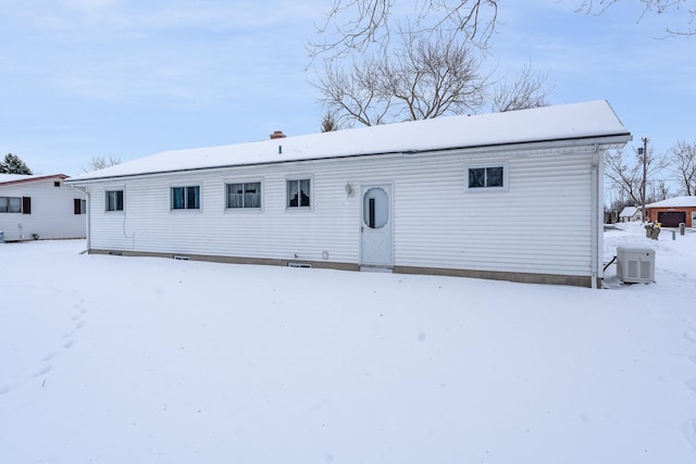 exterior space featuring crawl space