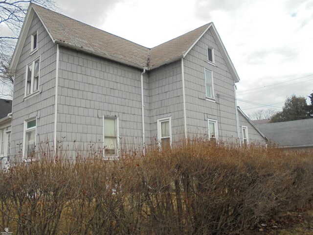 3606 Cadieux Rd, Detroit, MI 48224 - view of side of property featuring roof with shingles
