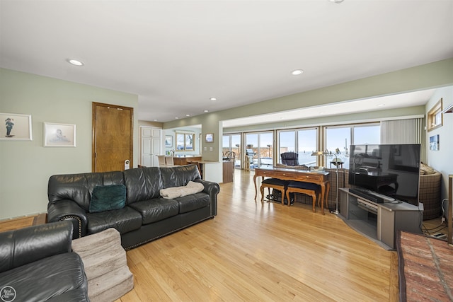 living area featuring light wood-type flooring and recessed lighting