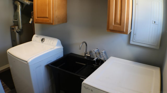 13057 Sherman Ave, Warren, MI 48089 - laundry area with washer / clothes dryer and cabinet space