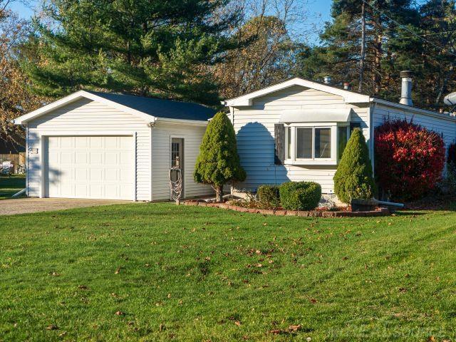 7685 Purdy Dr, Lexington, MI 48450 - ranch-style house featuring a front yard