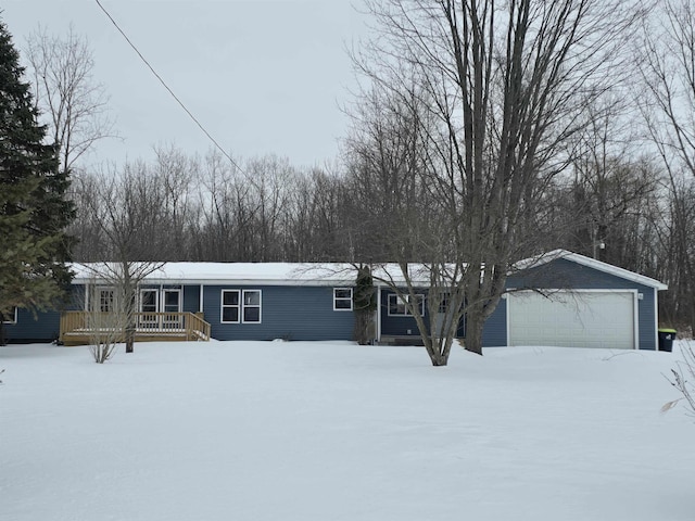 view of front of home featuring a detached garage