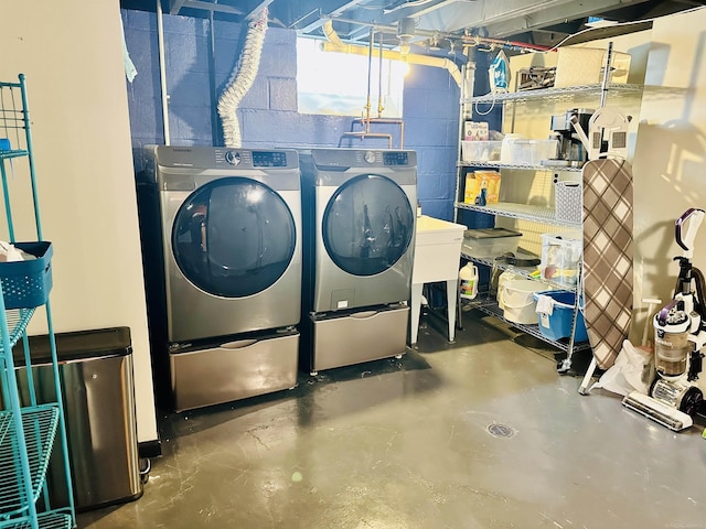 basement with washing machine and dryer