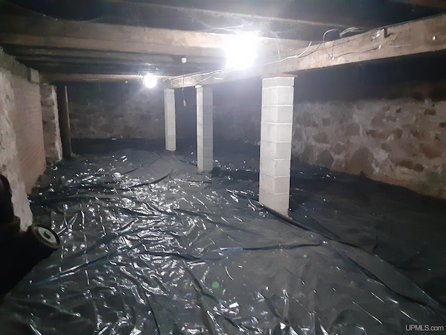 view of unfinished basement