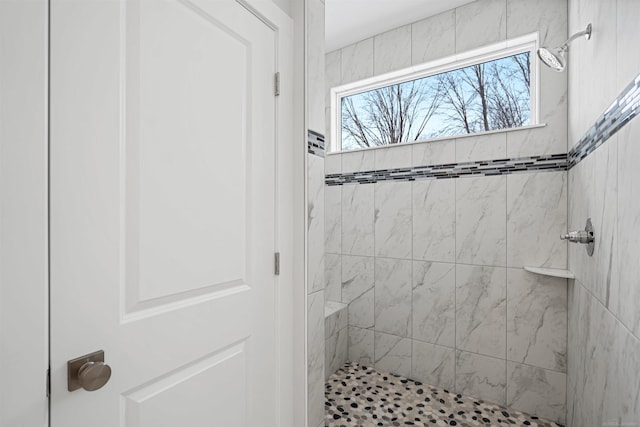 bathroom featuring a tile shower