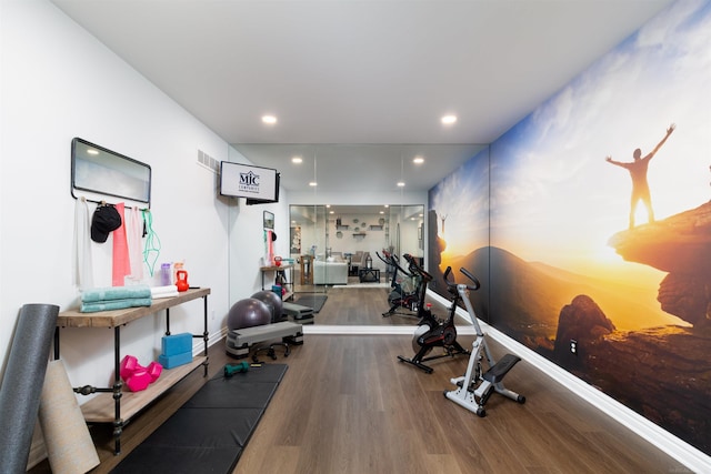 workout area featuring recessed lighting, visible vents, baseboards, and wood finished floors