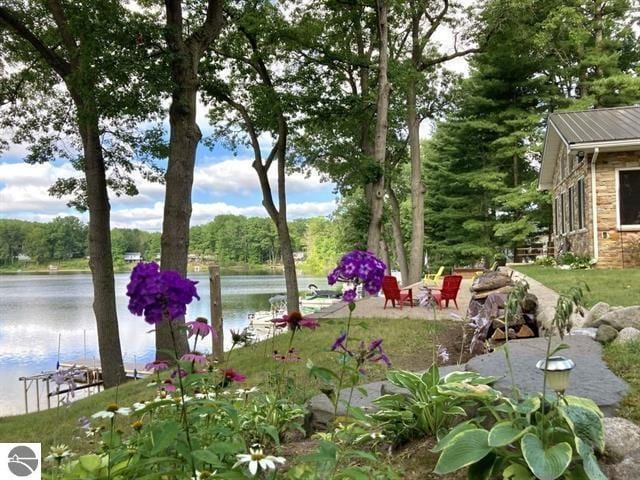 view of yard with a water view