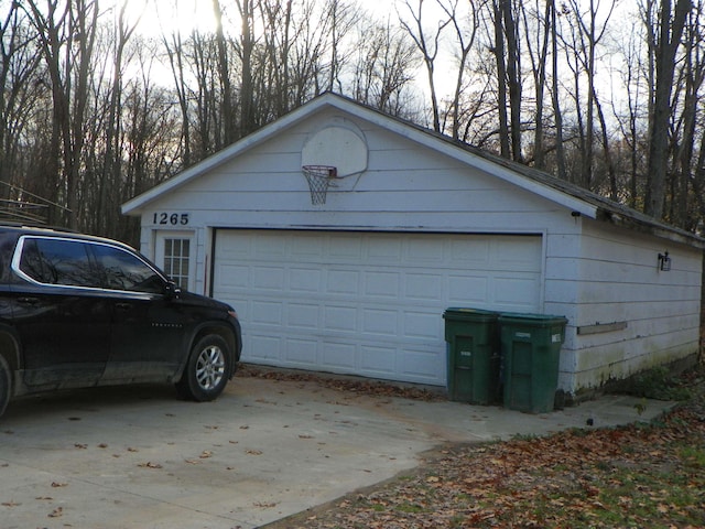 view of detached garage