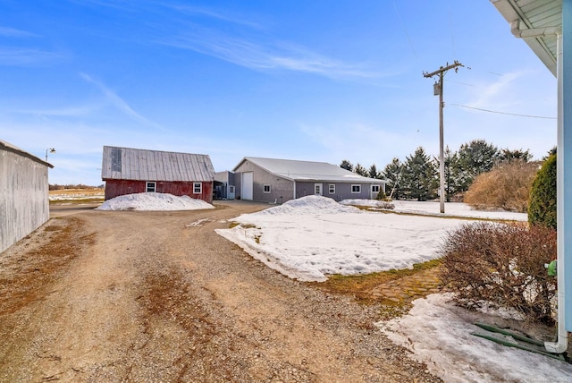 exterior space featuring dirt driveway