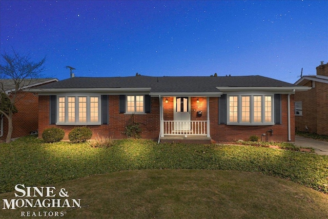 view of front facade featuring a front lawn and brick siding