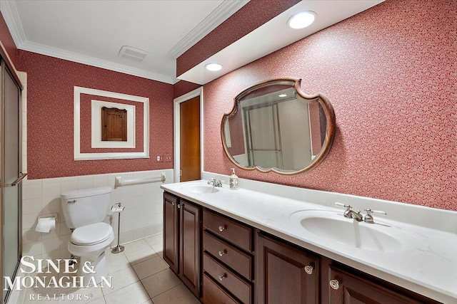 full bathroom with toilet, a wainscoted wall, a sink, wallpapered walls, and crown molding