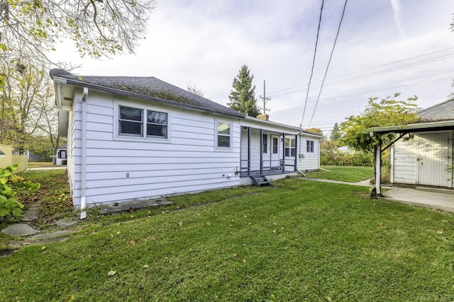 view of front of home with a front yard