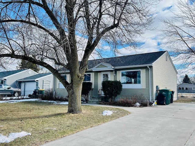 view of front of house featuring a front yard