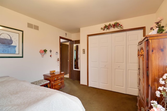 bedroom featuring carpet, a closet, and visible vents