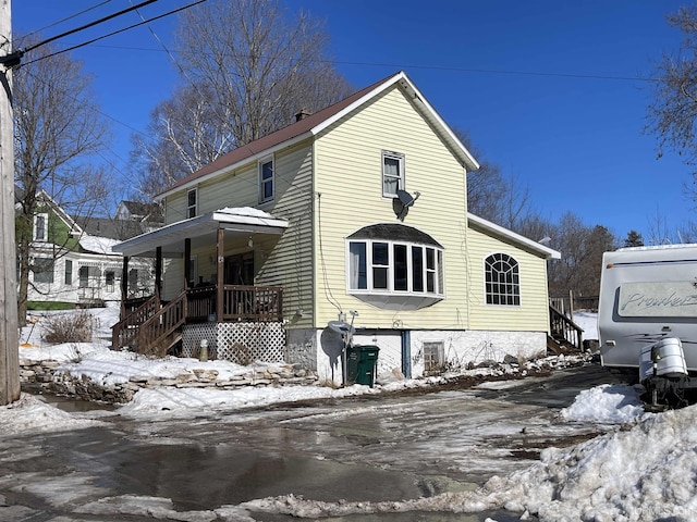 view of front of house featuring covered porch