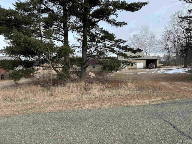 view of front of home with a detached garage