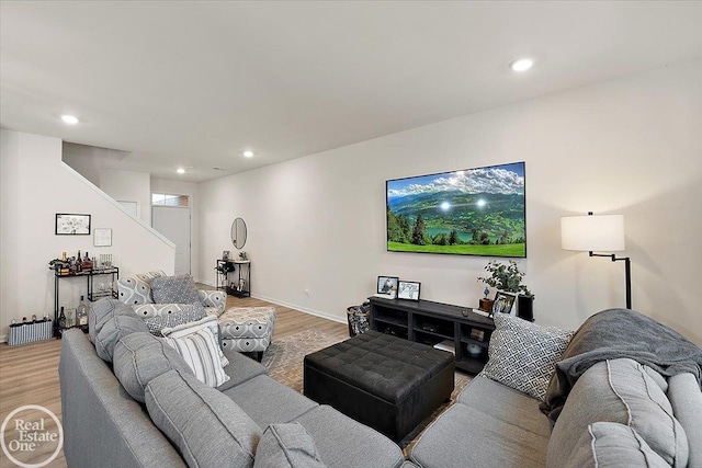 living area featuring light wood-style flooring, baseboards, and recessed lighting