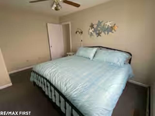 bedroom with baseboards and a ceiling fan