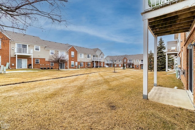 view of yard featuring a residential view