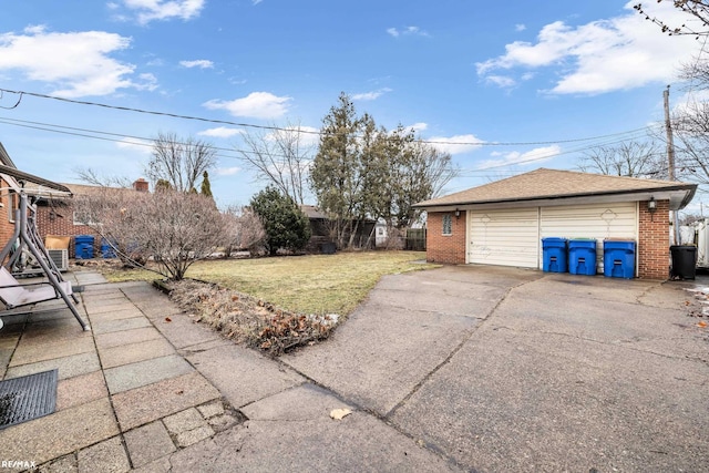 view of yard featuring an outbuilding and a detached garage