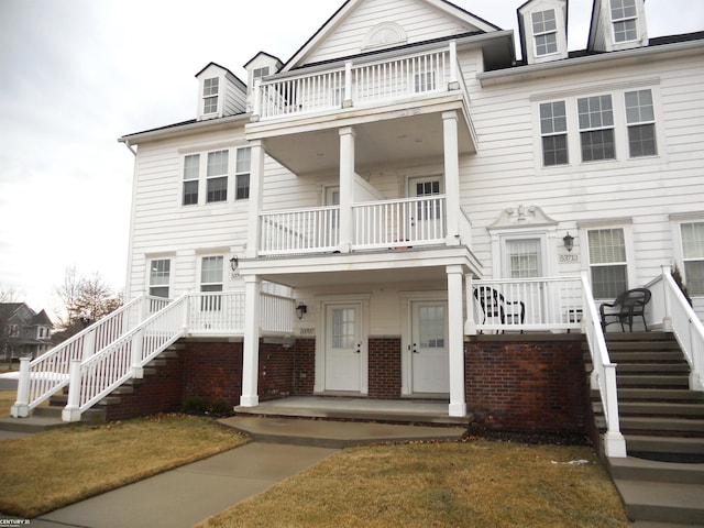 view of front of property with a balcony